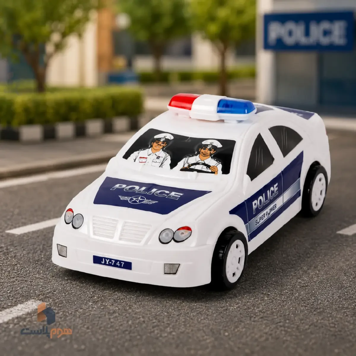 ماشین پلیس کوچک اسباب‌بازی